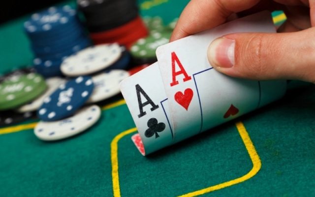 Sự khác biệt giữa Poker (Xì Tố) và các loại bài truyền thống Việt Nam.