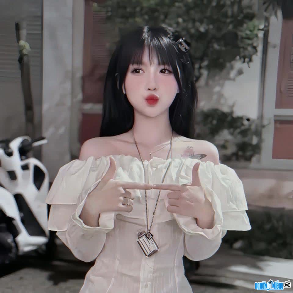 Chân dung Bùi Thu Trà