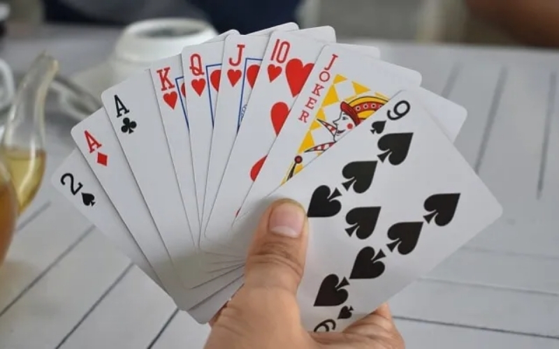 Cách nhớ bài Tiến Lên Miền Nam cực nhanh: Bí kíp giúp bạn "vét sạch" bàn chơi.