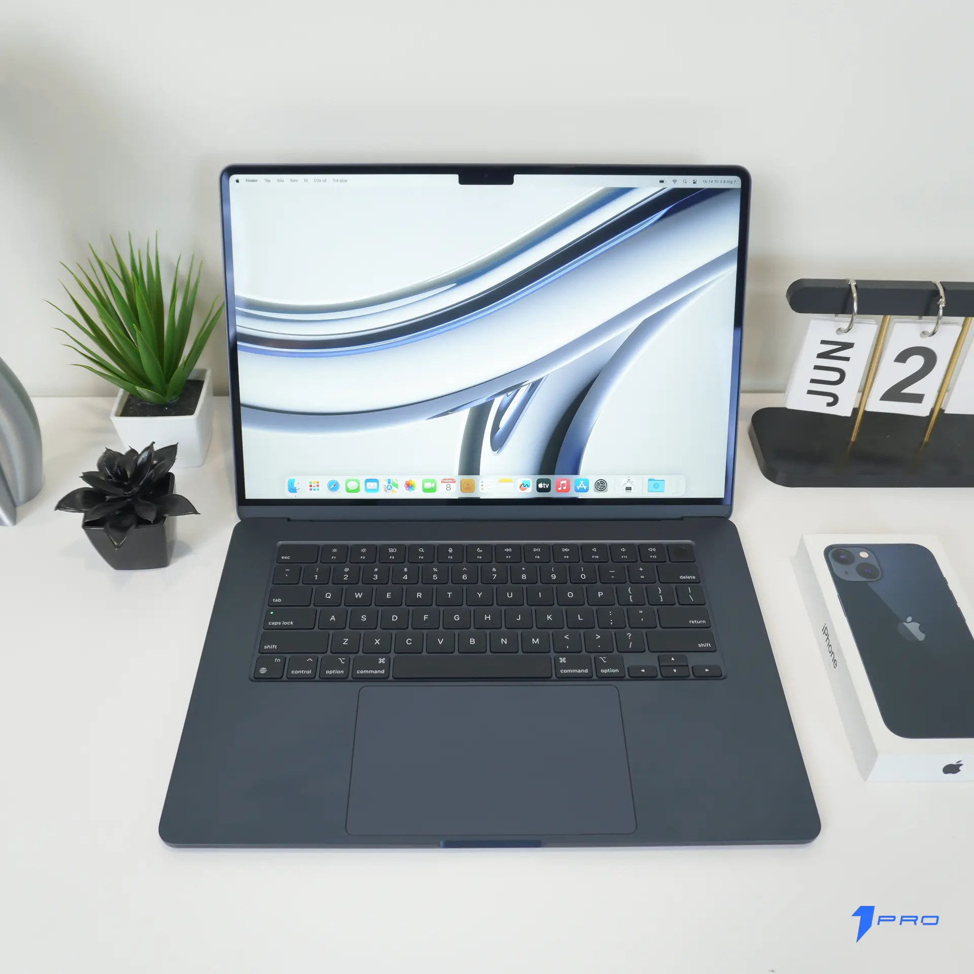 Macbook Air M2 pin tốt cho làm việc di động