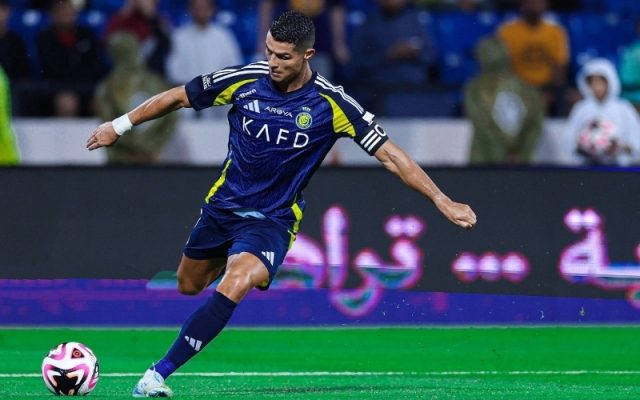 Bí mật đằng sau cú sút phạt lá diêu bông của Cristiano Ronaldo