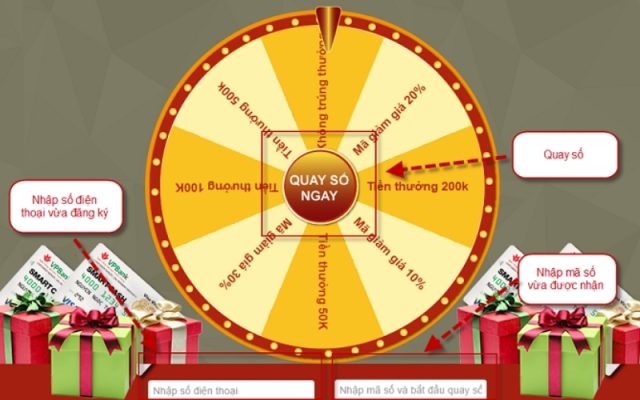 Người chơi trải nghiệm vòng quay giải trí tại trung tâm