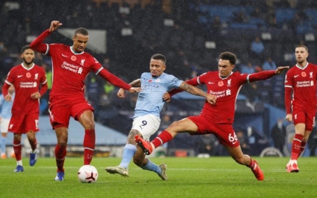 Sự khác biệt giữa lối đá Tiki-taka và Gegenpressing