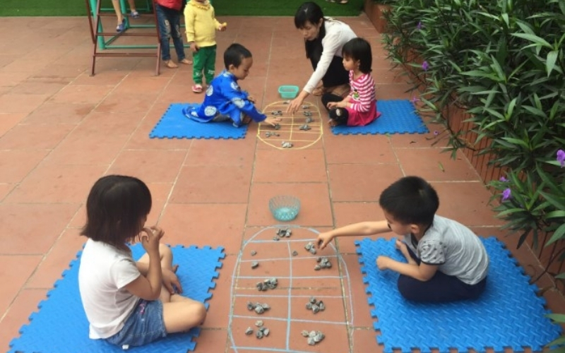 Cách duy trì sự công bằng khi chơi trò chơi dân gian cùng trẻ nhỏ