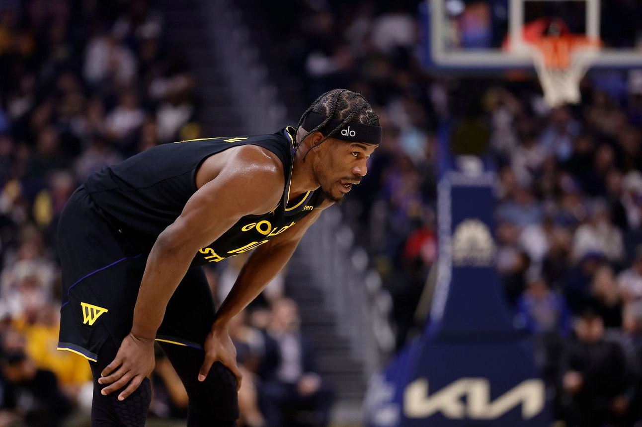 Khoảnh khắc số 10 của Vùng Vịnh giáp mặt với những người đồng đội cũ tại nhà thi đấu Chase Center