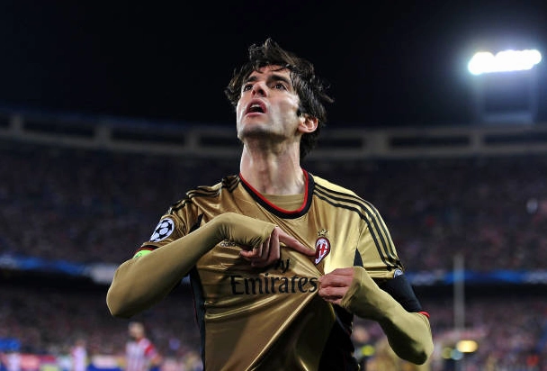 Tiền vệ hào hoa ăn mừng cuồng nhiệt trong màu áo đỏ đen quen thuộc tại đấu trường danh giá nhất châu Âu