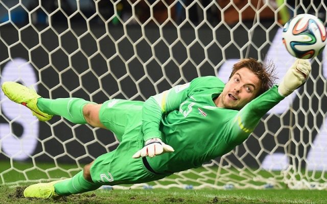 Bí quyết giúp các thủ môn đọc tình huống bắt Penalty chính xác