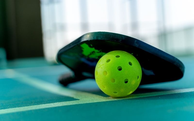 Kỹ thuật giao bóng pickleball hiểm hóc giúp bạn giành lợi thế ngay từ đầu
