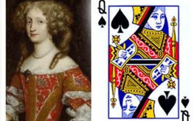 Hoàng hậu Bích (Queen of Spades) - Biểu tượng của trí tuệ