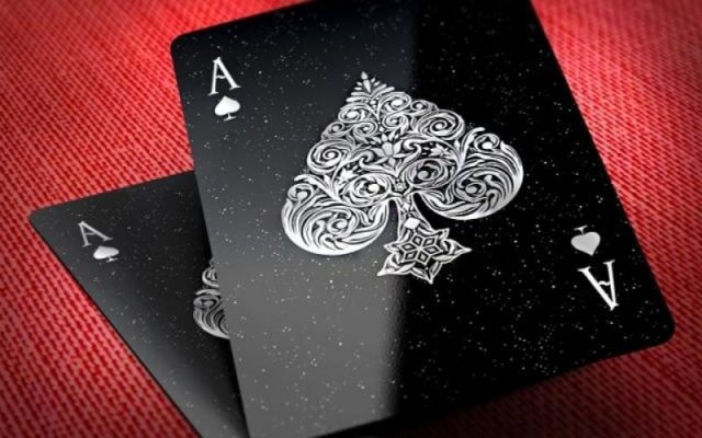 Tại sao lá Át Bích (Ace of Spades) luôn được thiết kế to và đẹp nhất
